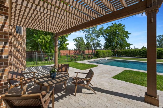 30 Waters Lake Boulevard, Missouri City, TX 77459