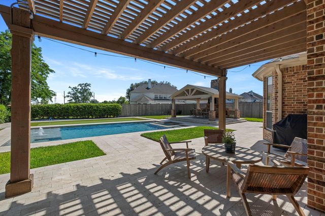 30 Waters Lake Boulevard, Missouri City, TX 77459
