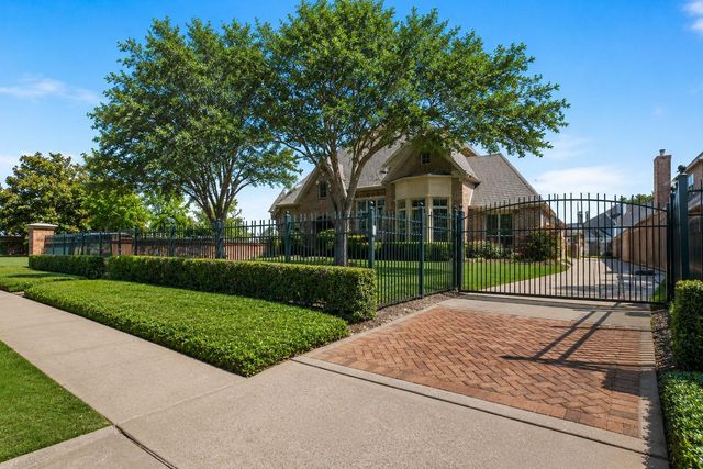 30 Waters Lake Boulevard, Missouri City, TX 77459
