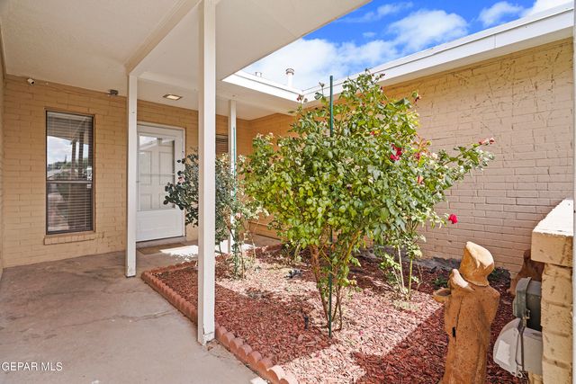 207 SERRANIA Drive, El Paso, TX 79932