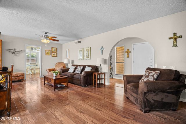 207 SERRANIA Drive, El Paso, TX 79932