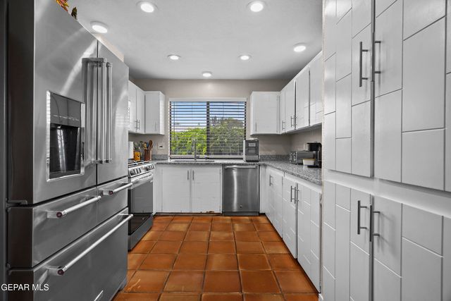 207 SERRANIA Drive, El Paso, TX 79932