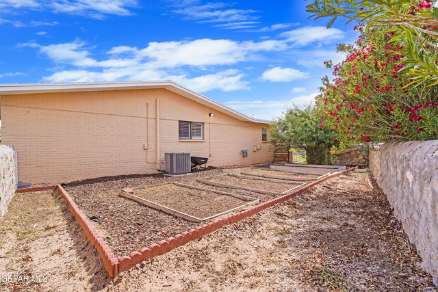 207 SERRANIA Drive, El Paso, TX 79932