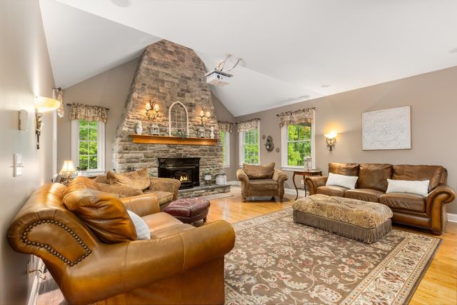 6 Shawns Way, Somersworth, NH 03878