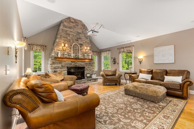 6 Shawns Way, Somersworth, NH 03878