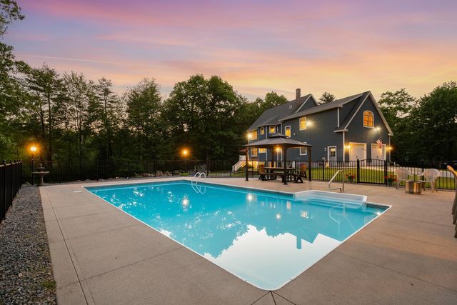 6 Shawns Way, Somersworth, NH 03878