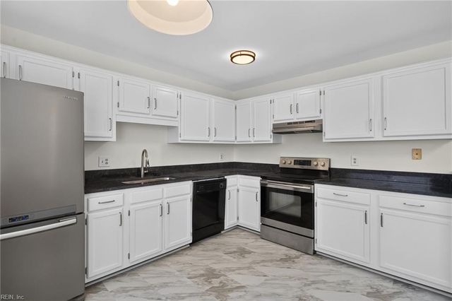 2215 Hermit Thrush LN, Virginia Beach, VA 23455