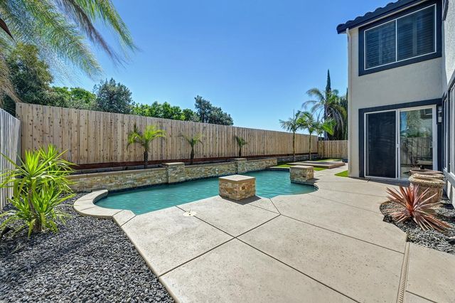 2110 Blackheath Ln, Roseville, CA 95678