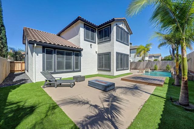 2110 Blackheath Ln, Roseville, CA 95678