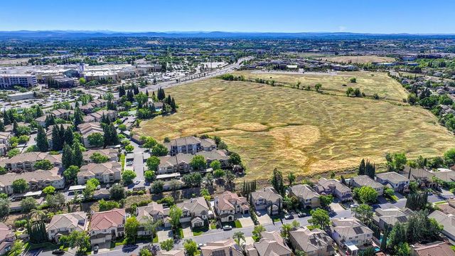 2110 Blackheath Ln, Roseville, CA 95678
