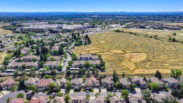 2110 Blackheath Ln, Roseville, CA 95678