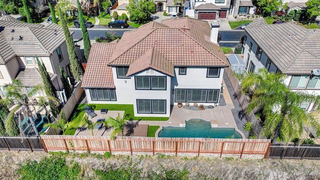 2110 Blackheath Ln, Roseville, CA 95678