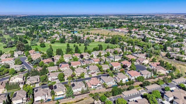 2110 Blackheath Ln, Roseville, CA 95678
