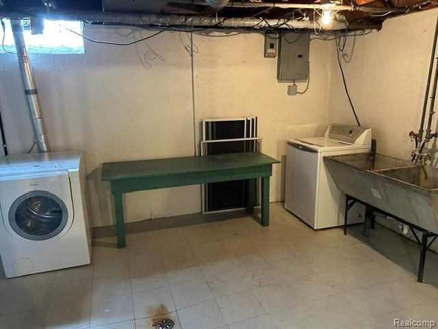 23054 Gary Lane, Saint Clair Shores, MI 48080