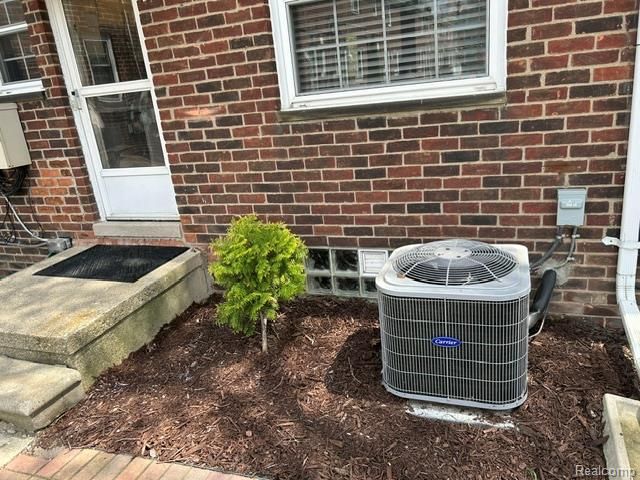 23054 Gary Lane, Saint Clair Shores, MI 48080