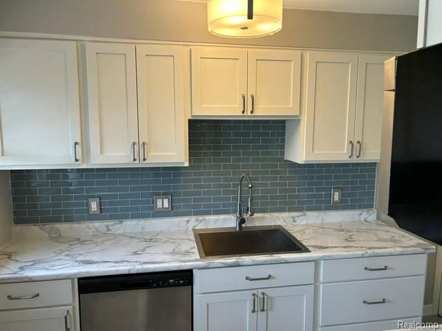 23054 Gary Lane, Saint Clair Shores, MI 48080