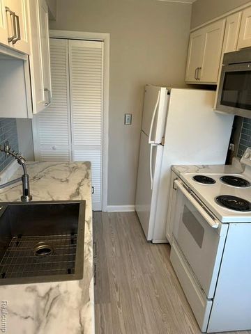 23054 Gary Lane, Saint Clair Shores, MI 48080