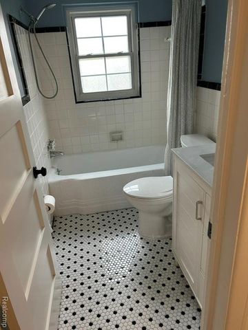 23054 Gary Lane, Saint Clair Shores, MI 48080