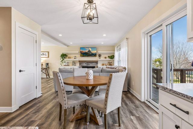 2423 Pond Avenue E, Maplewood, MN 55119