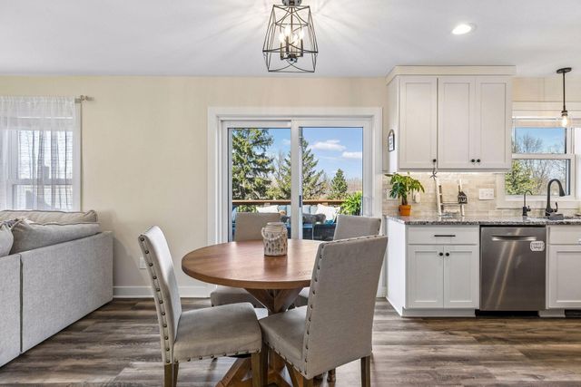 2423 Pond Avenue E, Maplewood, MN 55119