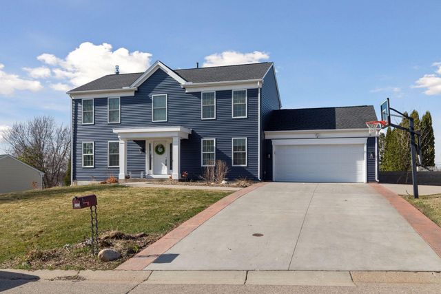 2423 Pond Avenue E, Maplewood, MN 55119