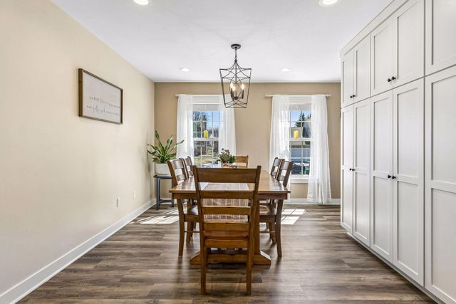 2423 Pond Avenue E, Maplewood, MN 55119