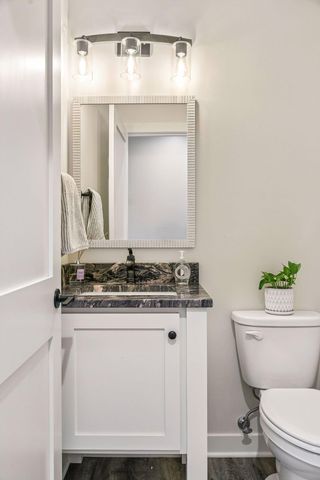 2423 Pond Avenue E, Maplewood, MN 55119