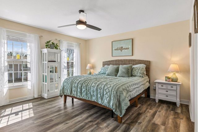 2423 Pond Avenue E, Maplewood, MN 55119