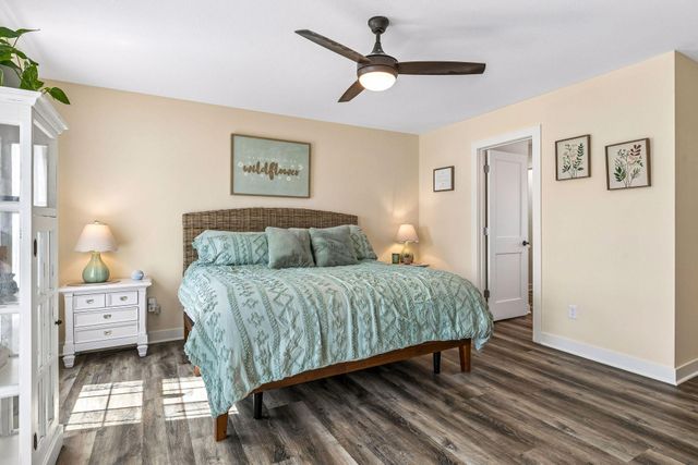 2423 Pond Avenue E, Maplewood, MN 55119