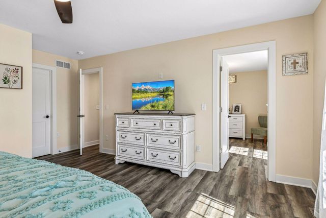 2423 Pond Avenue E, Maplewood, MN 55119