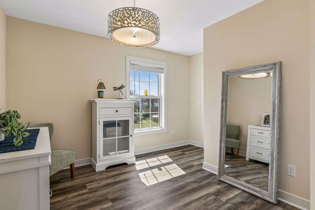 2423 Pond Avenue E, Maplewood, MN 55119