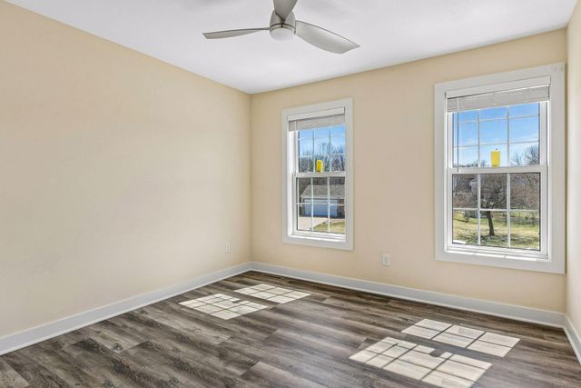 2423 Pond Avenue E, Maplewood, MN 55119