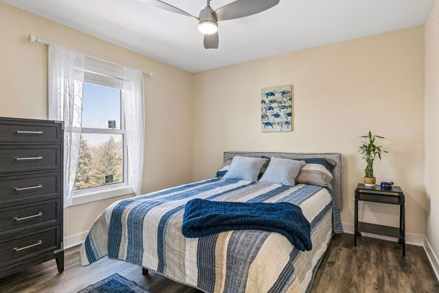 2423 Pond Avenue E, Maplewood, MN 55119