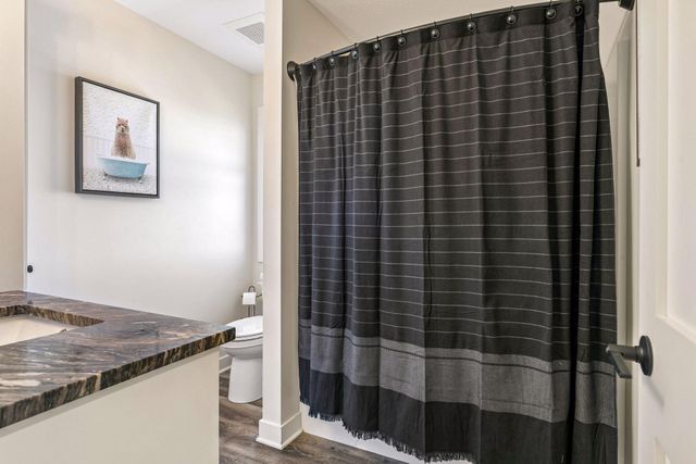 2423 Pond Avenue E, Maplewood, MN 55119