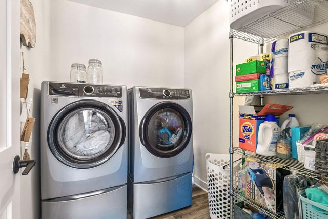 2423 Pond Avenue E, Maplewood, MN 55119