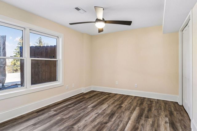 2423 Pond Avenue E, Maplewood, MN 55119