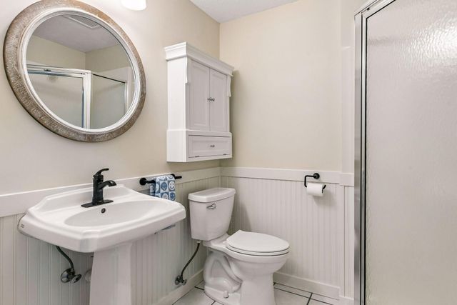 2423 Pond Avenue E, Maplewood, MN 55119