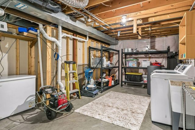 2423 Pond Avenue E, Maplewood, MN 55119