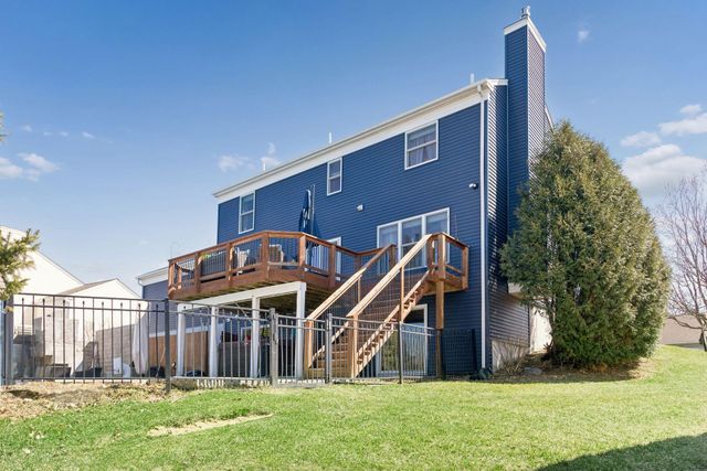 2423 Pond Avenue E, Maplewood, MN 55119