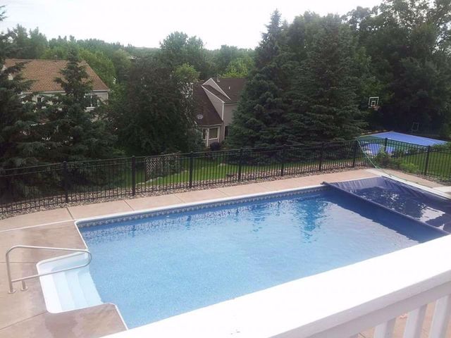 2423 Pond Avenue E, Maplewood, MN 55119