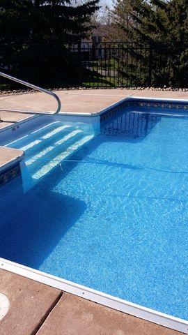 2423 Pond Avenue E, Maplewood, MN 55119