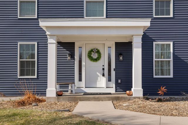 2423 Pond Avenue E, Maplewood, MN 55119