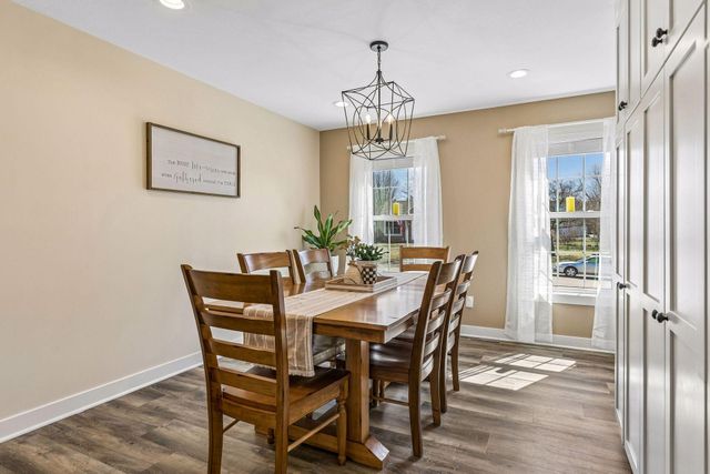 2423 Pond Avenue E, Maplewood, MN 55119