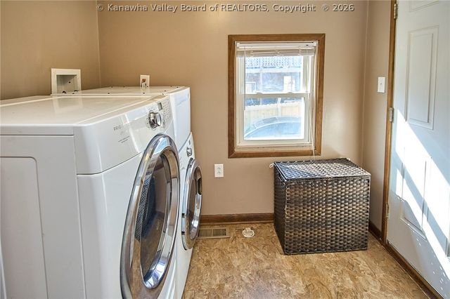 216 Carriage Way, Nitro, WV 25143