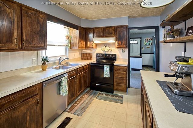 216 Carriage Way, Nitro, WV 25143