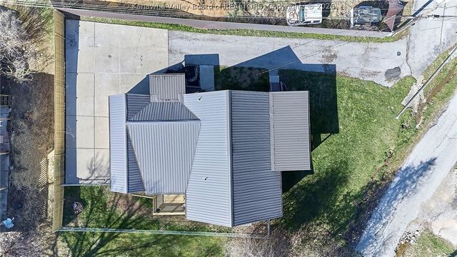 216 Carriage Way, Nitro, WV 25143
