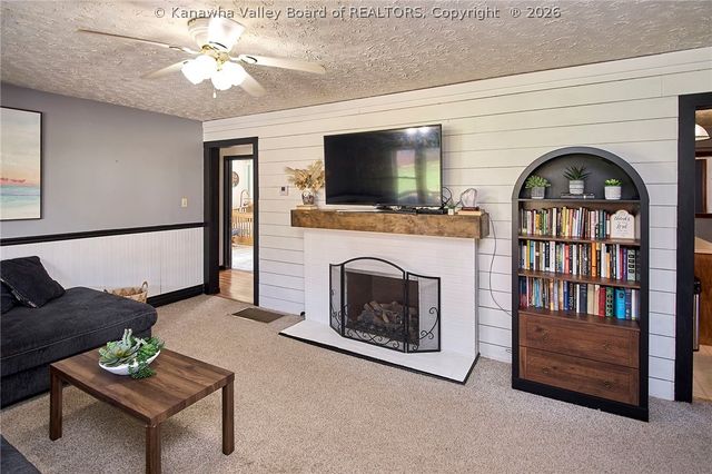 216 Carriage Way, Nitro, WV 25143