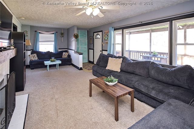 216 Carriage Way, Nitro, WV 25143