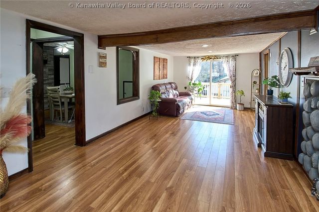 216 Carriage Way, Nitro, WV 25143