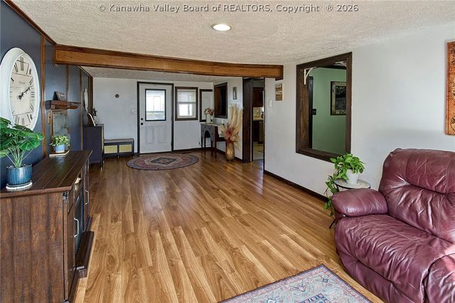 216 Carriage Way, Nitro, WV 25143